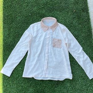 Long sleeve button up. Glittered collar and pocket. Perfect for the office